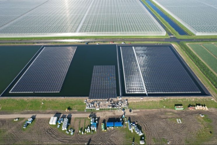 Zonnepanelen op daken en bassins Hoogweg Paprika Zonnepanelen op daken en bassins Hoogweg Paprika
