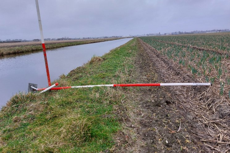 Rijnland controleert teelt- en mestvrije zones Rijnland controleert teelt- en mestvrije zones