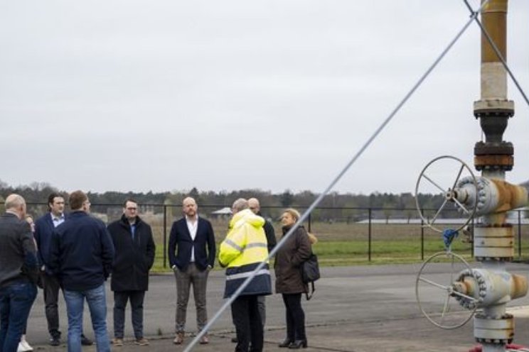 Gedeputeerden maken kennis met geothermie Gedeputeerden maken kennis met geothermie