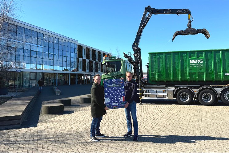 Eerste Hortibiz GP muurposter overhandigd Eerste Hortibiz GP muurposter overhandigd
